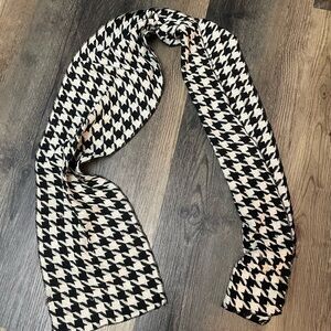 Black and White Houndstooth Scarf